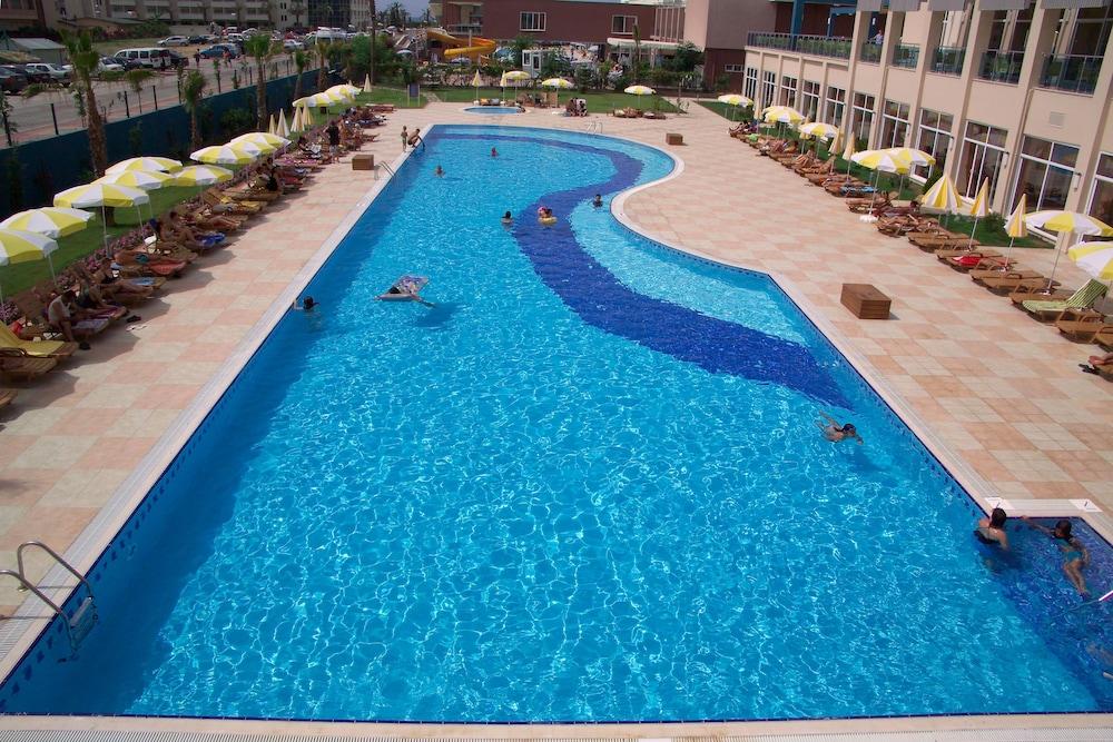 Titan Select Hotel Конаклы Экстерьер фото